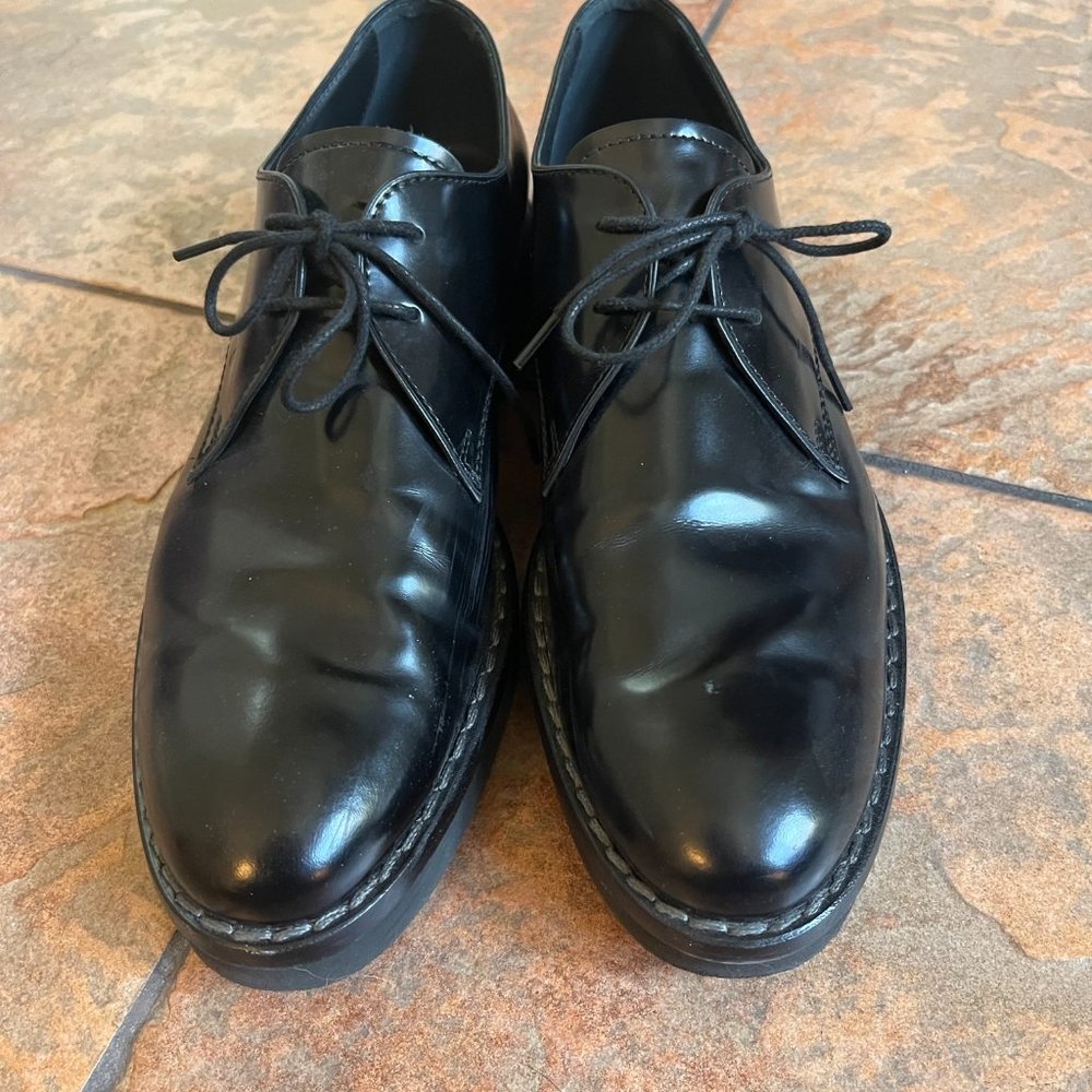 Classic Tod's women's oxford, size 41 (size 11)